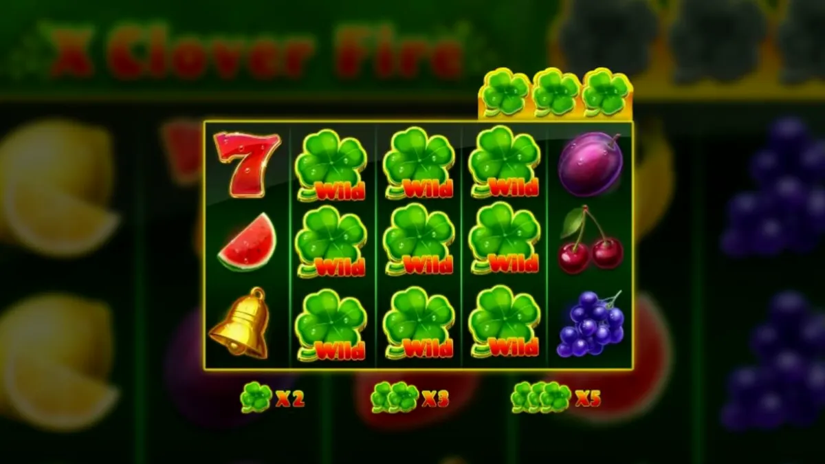 Tampilan visual slot X Clover Fire dengan simbol buah dan semanggi yang menyala